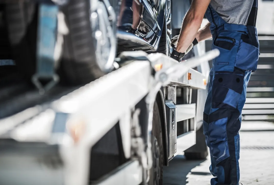 Barrie tow truck driver loading a car onto a flatbed