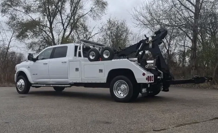 Barrie wrecker equipment securing damaged vehicle